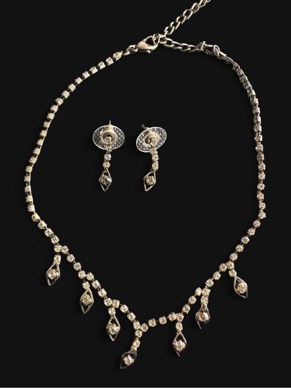 Necklace and earring set